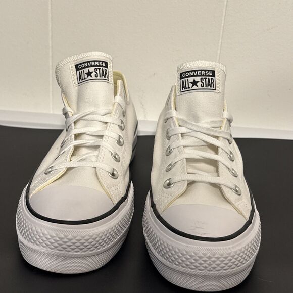 Converse Women's Chuck Taylor All Star Lift Platform Shoe, 560251F, Size 7.5 - Picture 1 of 8